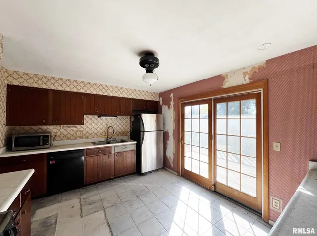 $99,900 | 2824 West Rohmann Avenue, West Peoria, IL 61604