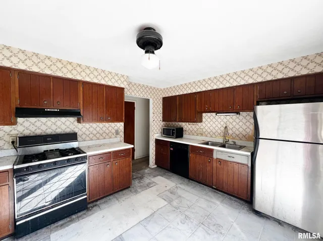 $99,900 | 2824 West Rohmann Avenue, West Peoria, IL 61604