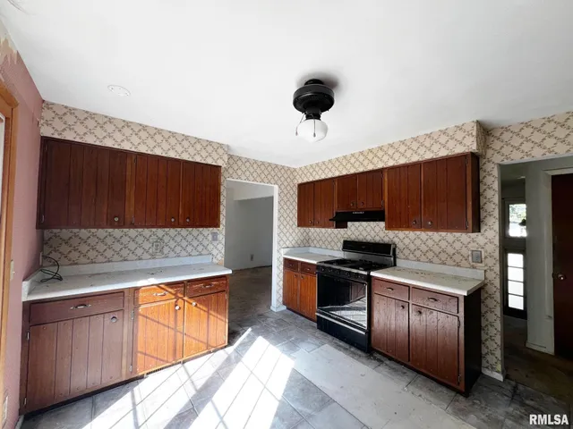 $99,900 | 2824 West Rohmann Avenue, West Peoria, IL 61604