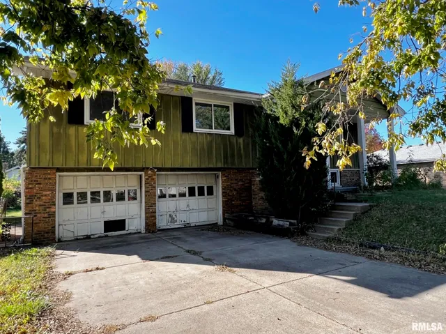 $99,900 | 2824 West Rohmann Avenue, West Peoria, IL 61604