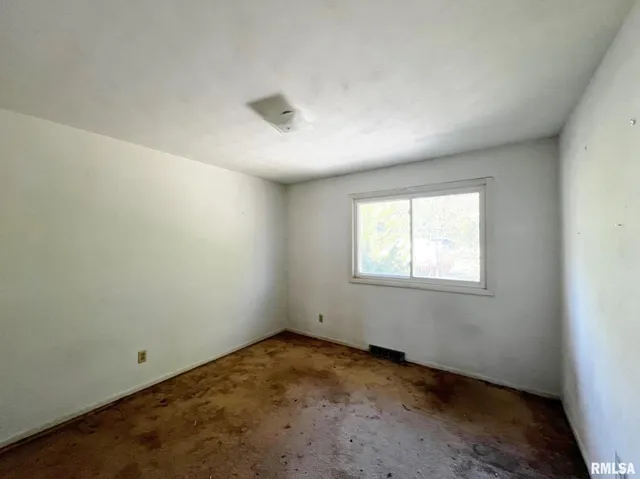 $99,900 | 2824 West Rohmann Avenue, West Peoria, IL 61604