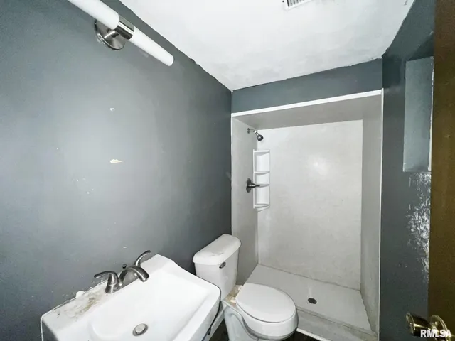 $99,900 | 2824 West Rohmann Avenue, West Peoria, IL 61604