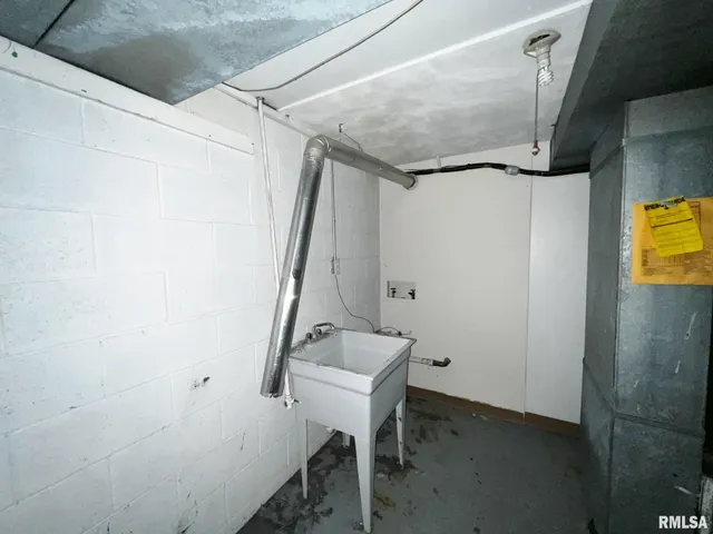 $99,900 | 2824 West Rohmann Avenue, West Peoria, IL 61604