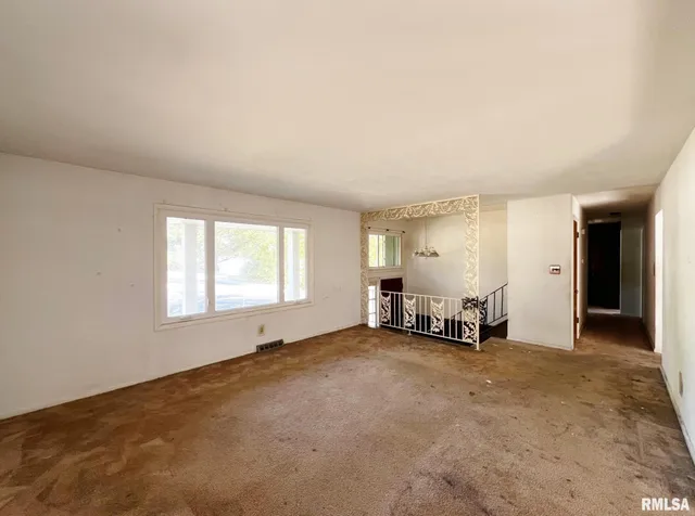 $99,900 | 2824 West Rohmann Avenue, West Peoria, IL 61604