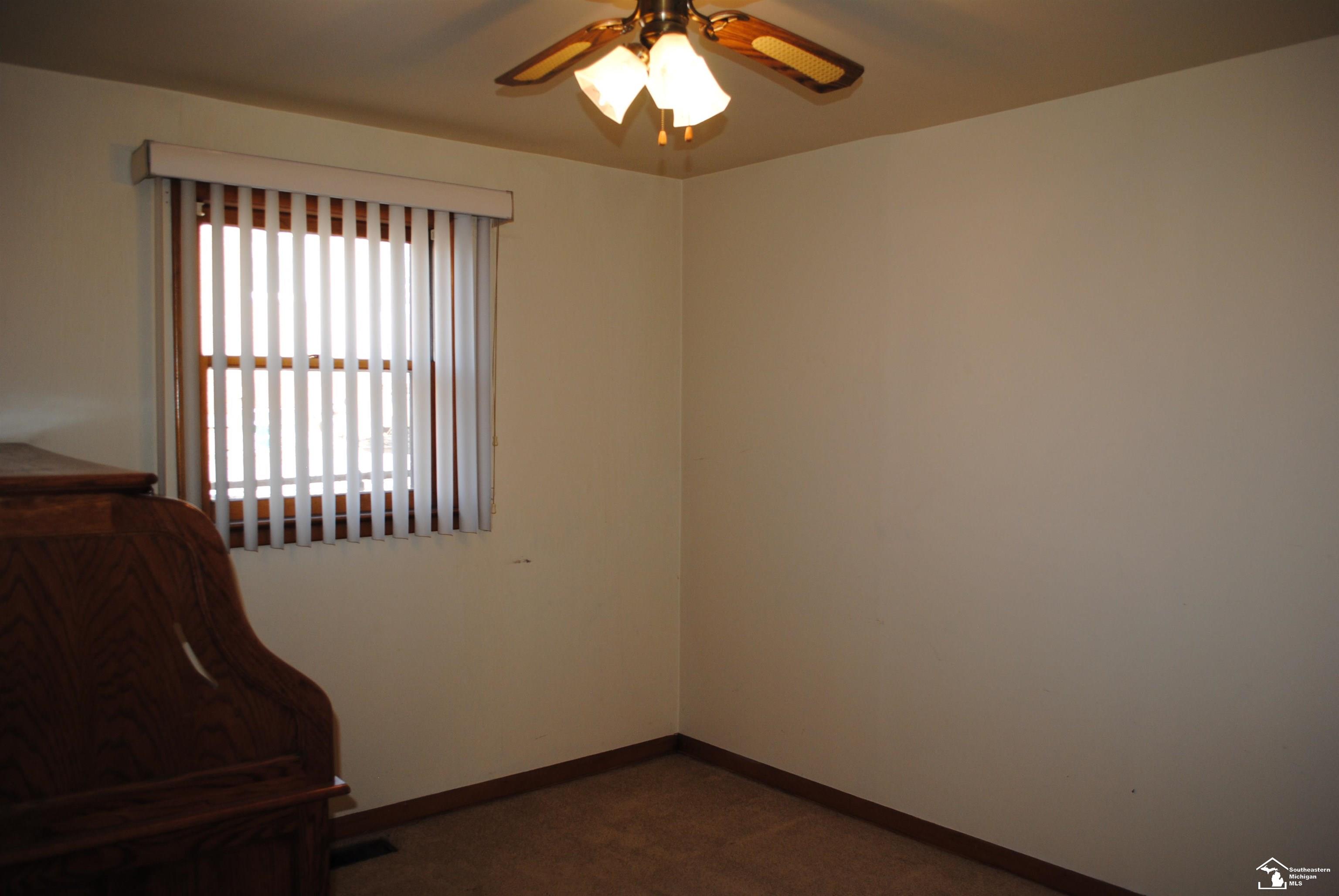 15359 Beech Daly Road Taylor, MI 48180 - Photo 9 of 19 50099093-8.JPG