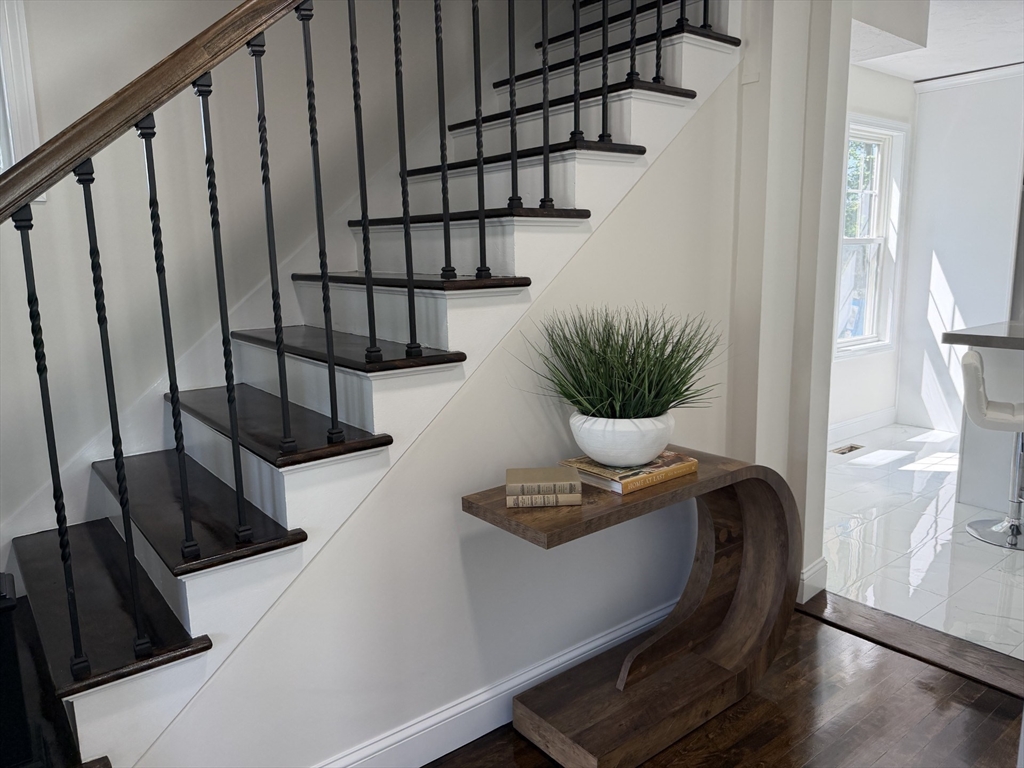 47 Ideal Road Worcester, MA 01604 - Photo 5 of 27