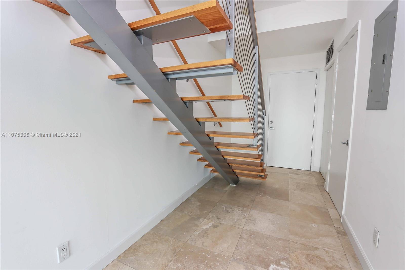 690 Southwest 1st Court, Unit 1715 Miami, FL 33130 - Photo 17 of 42 a view of entryway