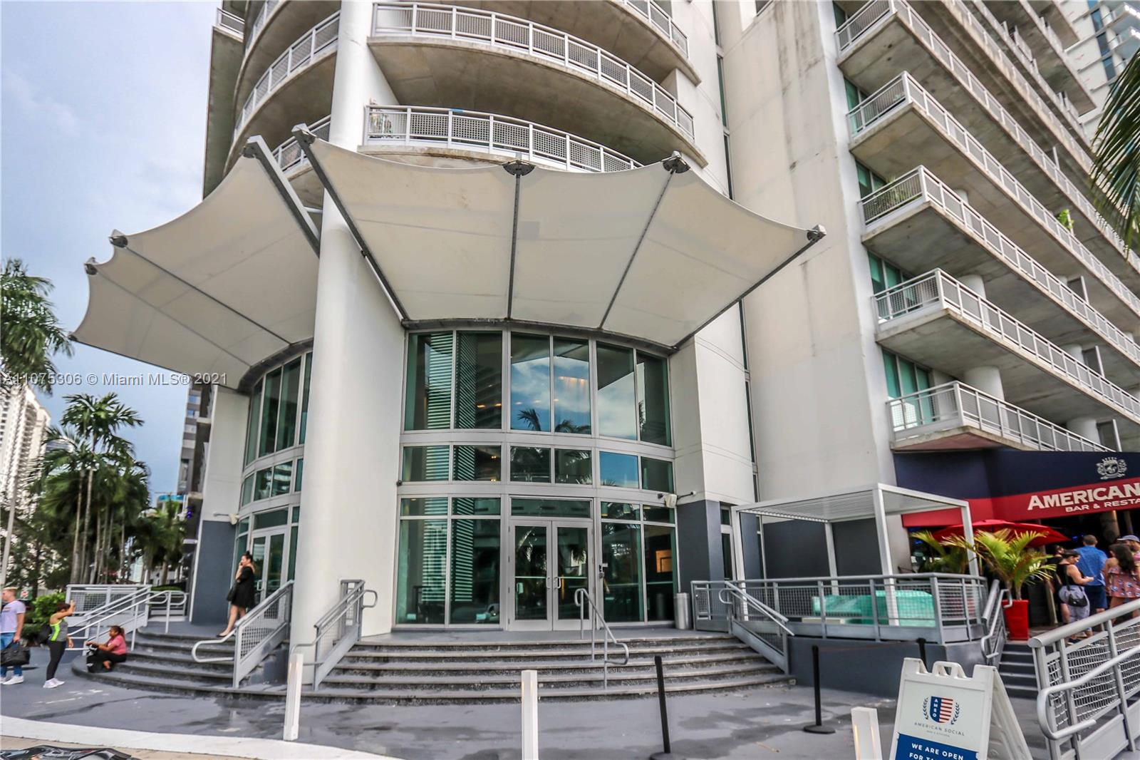 690 Southwest 1st Court, Unit 1715 Miami, FL 33130 - Photo 33 of 42 a front view of a building with street