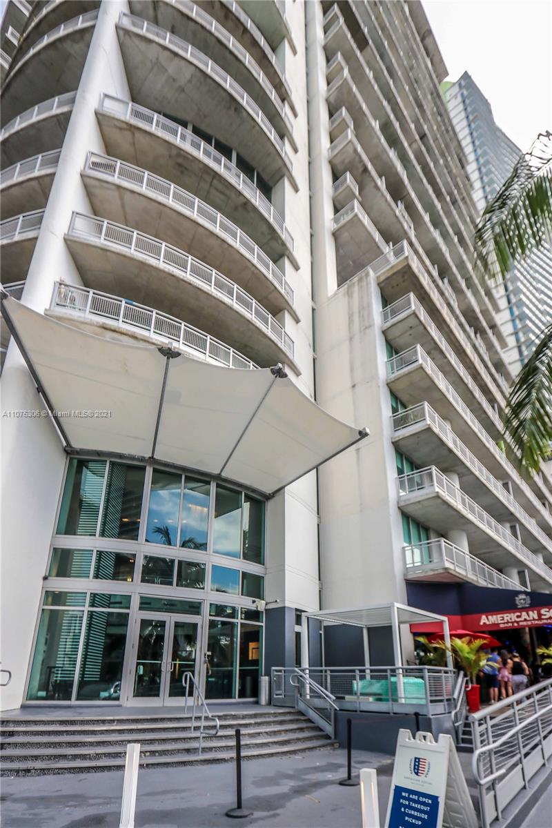 690 Southwest 1st Court, Unit 1715 Miami, FL 33130 - Photo 34 of 42 a front view of a building