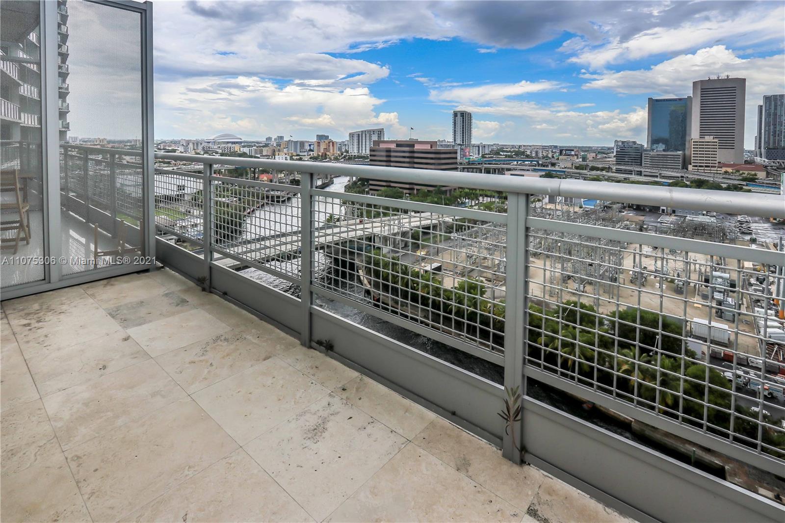 690 Southwest 1st Court, Unit 1715 Miami, FL 33130 - Photo 4 of 42 a view of a city from a terrace