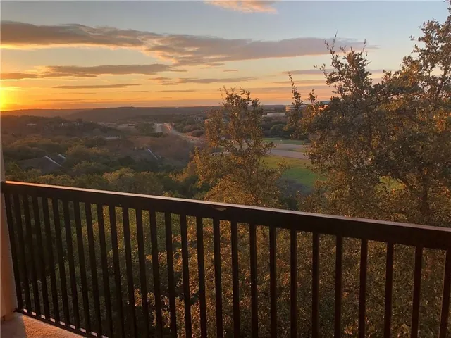 $303,000 | 9525 North Capital Of Texas Highway, Unit 136, Austin, TX 78759