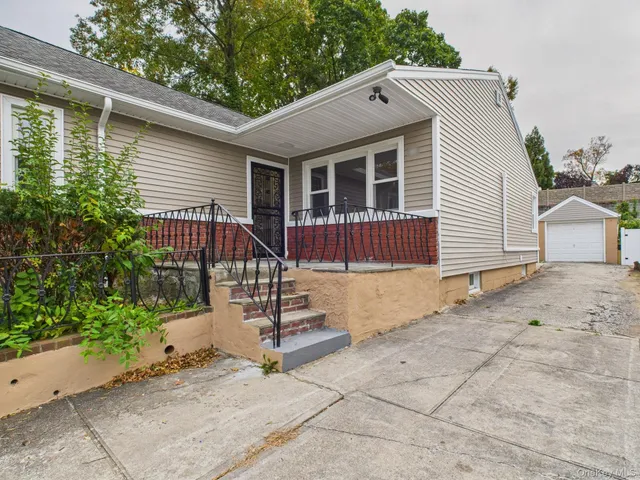 a view of a house with a yard and plants