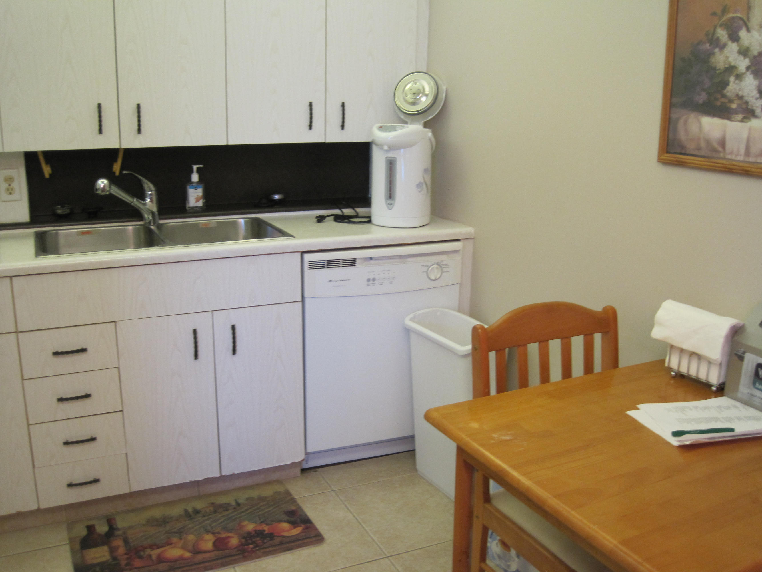 2030 Rexford B, Unit 2030 Boca Raton, FL 33434 - Photo 3 of 13 eat-in Kitchen