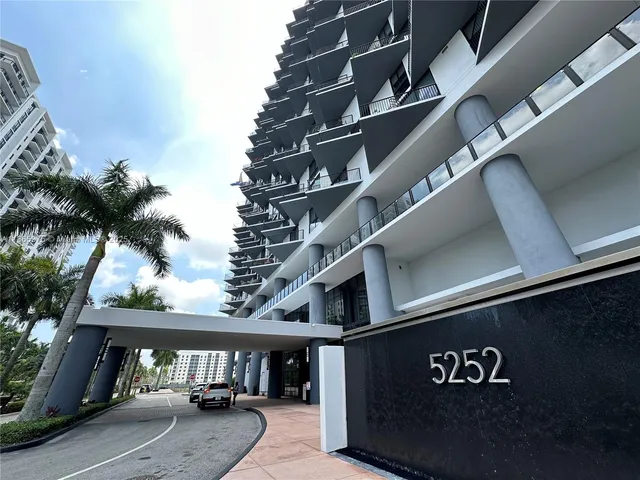 $5,950 | 5252 Northwest 85th Avenue, Unit 1702, Doral, FL 33166