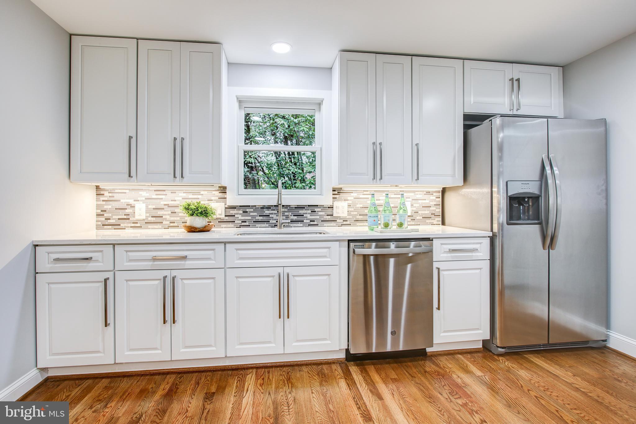 10004 Quinby Street Silver Spring, MD 20901 - Photo 11 of 40 Stainless appliances