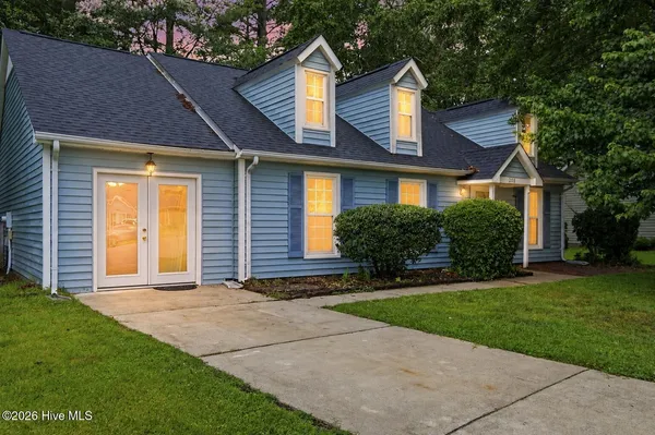 $249,900 | 208 East Cameron Court, Jacksonville, NC 28546