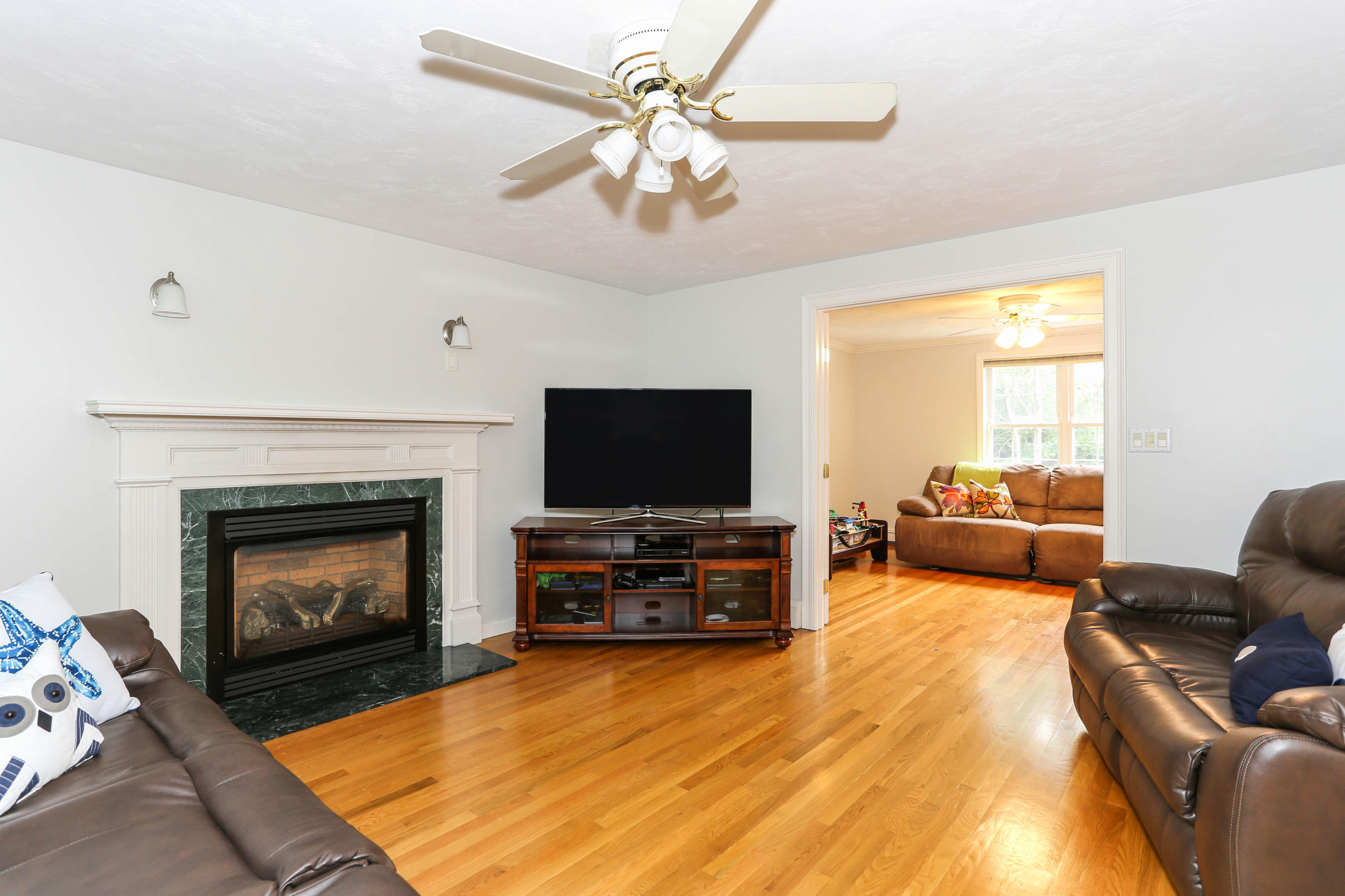 19 Maple Street Mashpee, MA 02649 - Photo 12 of 35 19MapLR-12