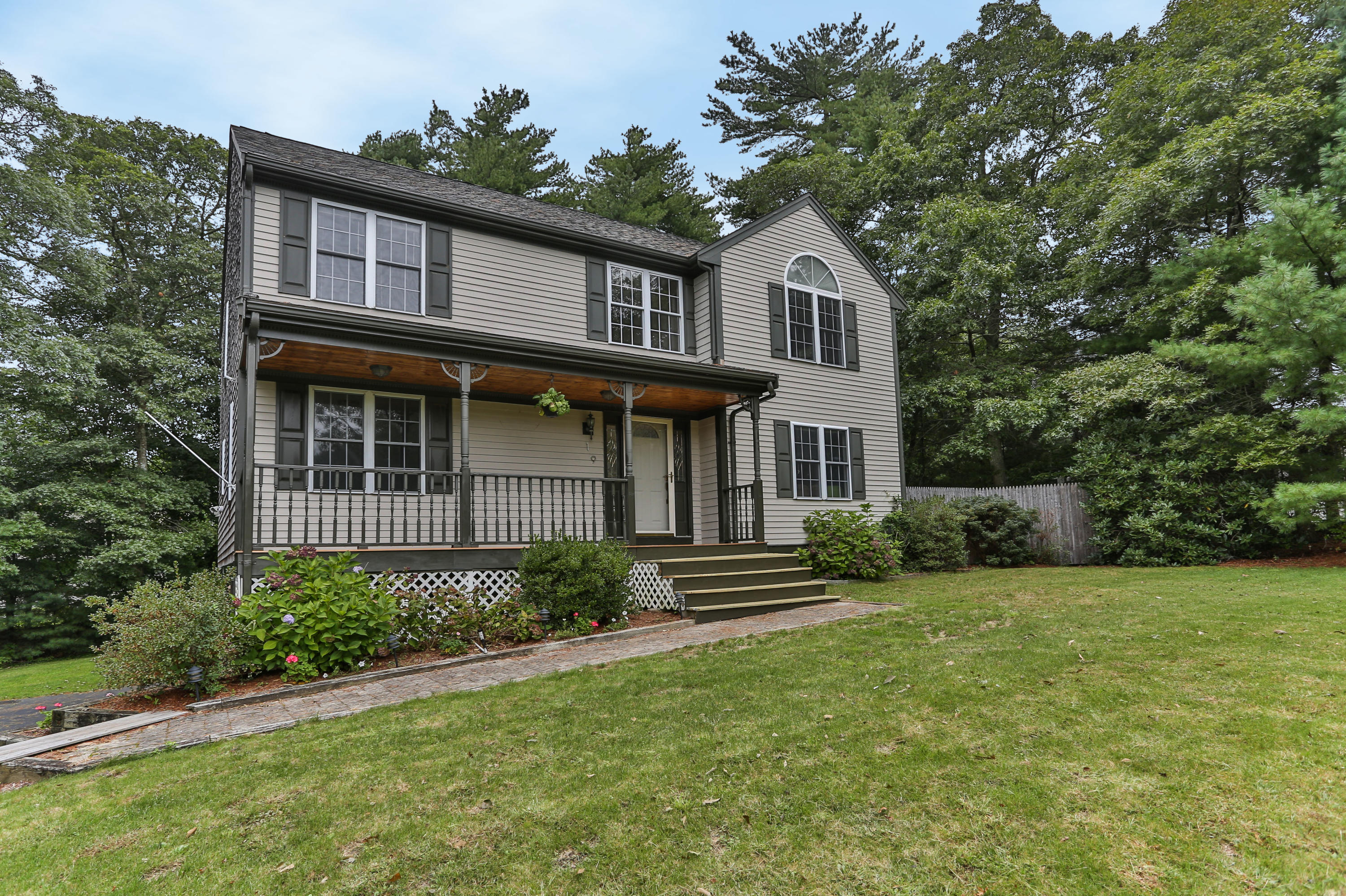 19 Maple Street Mashpee, MA 02649 - Photo 2 of 35 19MapLR-2