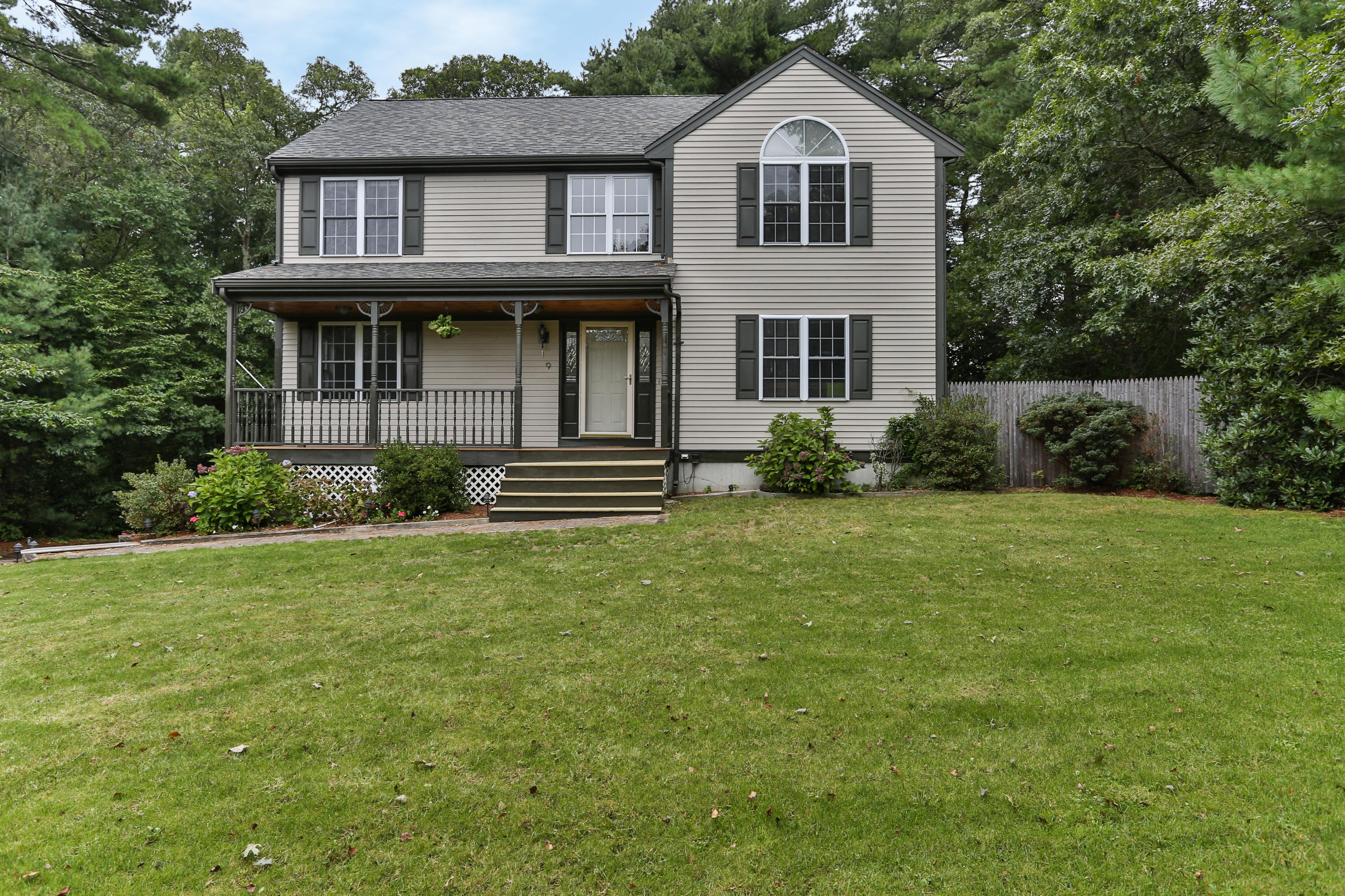19 Maple Street Mashpee, MA 02649 - Photo 3 of 35 19MapLR-3