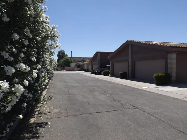 $2,000 | 2705 East Cactus Road, Phoenix, AZ 85028