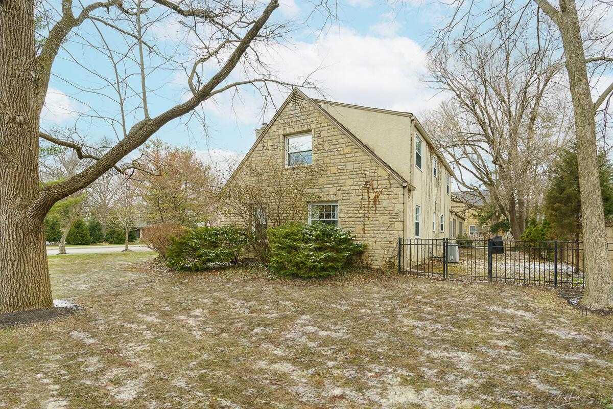 2560 Coventry Road Columbus, OH 43221 - Photo 33 of 49 side