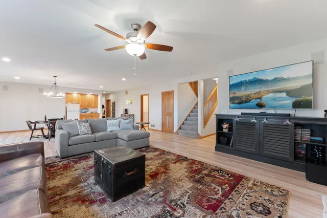 $900,000 | 8186 Ideal Court, Forest Lake, MN 55025