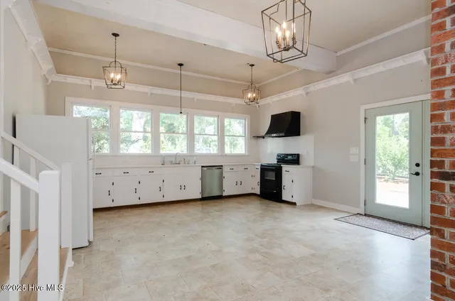 $2,375 | 2120 Old Winter Park Road, Wilmington, NC 28405