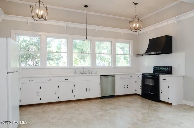 $2,375 | 2120 Old Winter Park Road, Wilmington, NC 28405