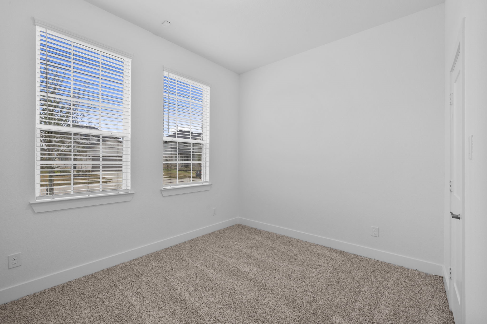 337 Gambels Quail Road Waller, TX 77484 - Photo 13 of 35 an empty room with a window
