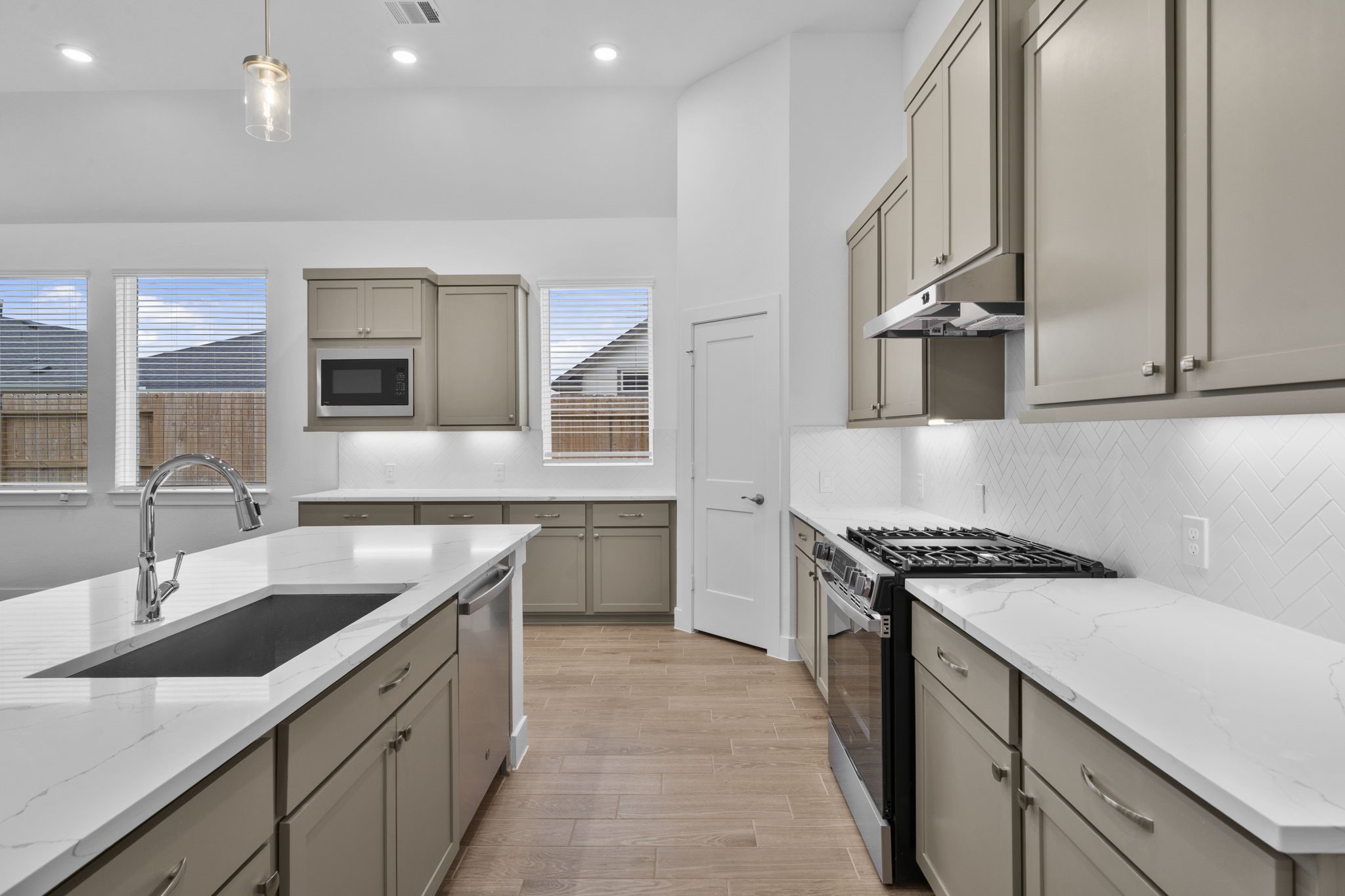 337 Gambels Quail Road Waller, TX 77484 - Photo 6 of 35 a kitchen that has a sink and a stove