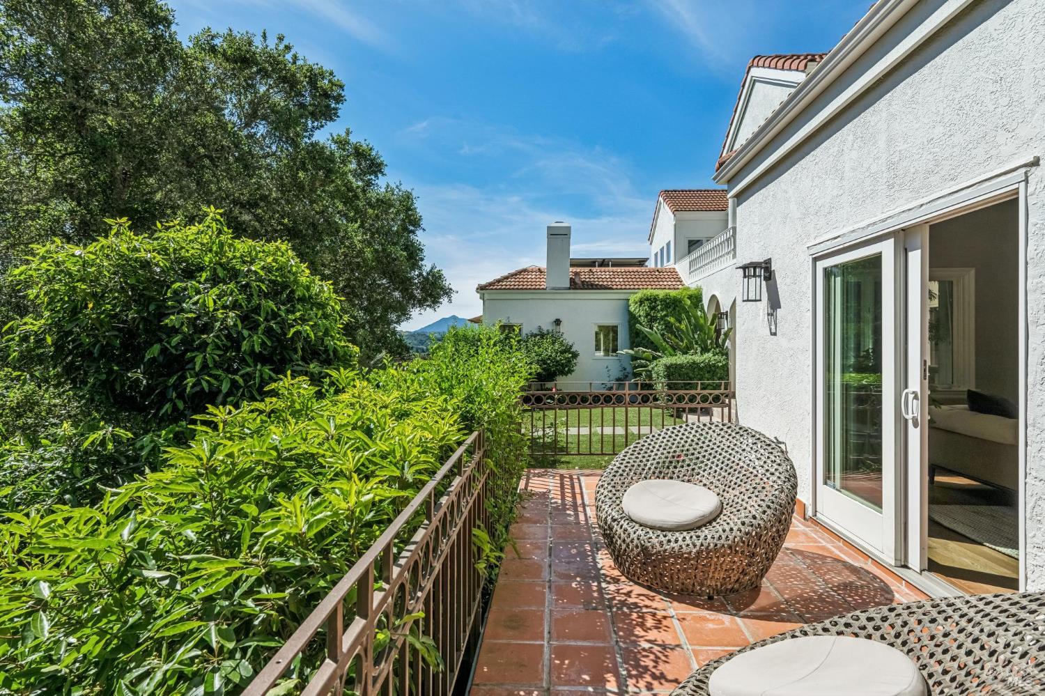 5 Heatherstone Lane San Rafael, CA 94903 - Photo 11 of 56