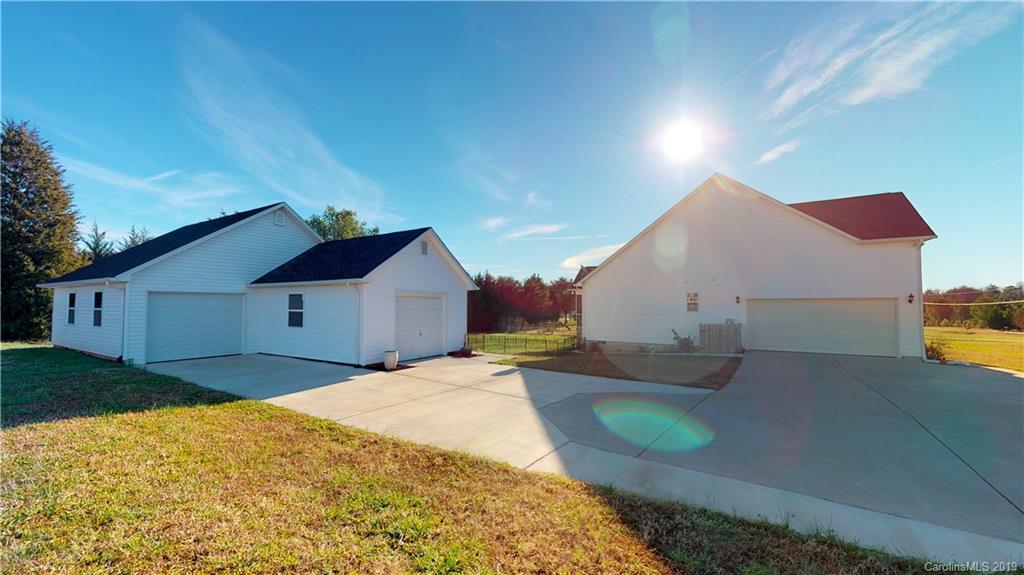 952 Tirzah Road York, SC 29745 - Photo 4 of 36 Gallery Image 4