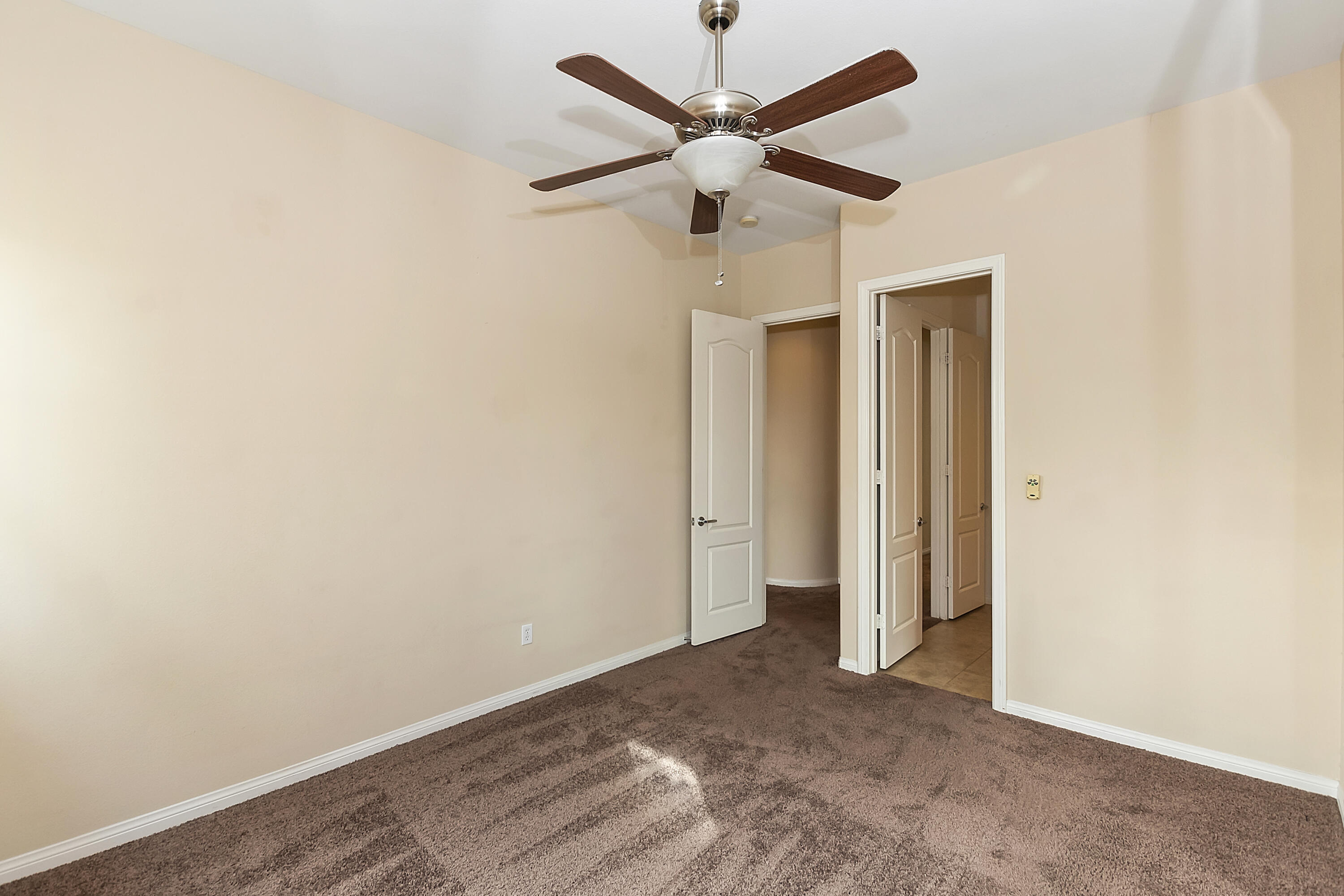 134 Via Tuscany Rancho Mirage, CA 92270 - Photo 26 of 44 an empty room with a ceiling fan and a ceiling fan