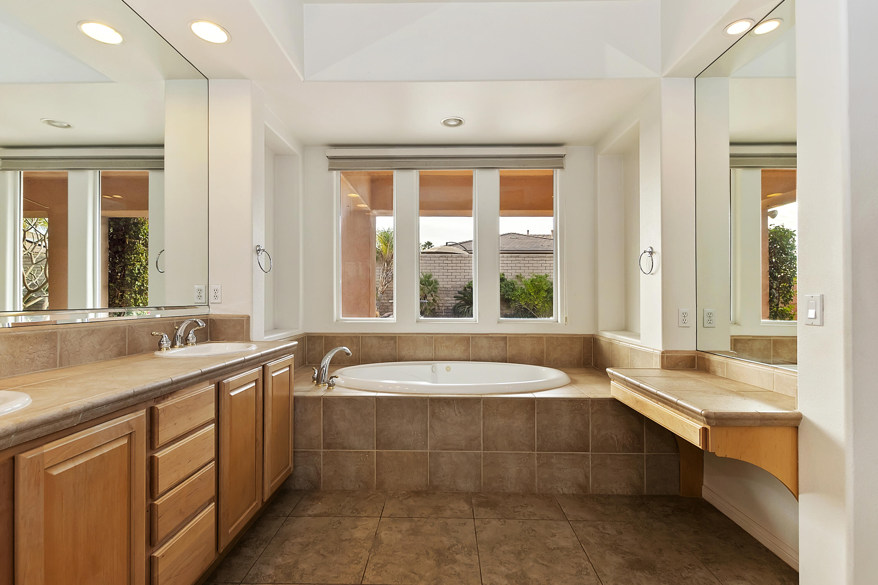 134 Via Tuscany Rancho Mirage, CA 92270 - Photo 31 of 44 a spacious bathroom with sink and bathtub