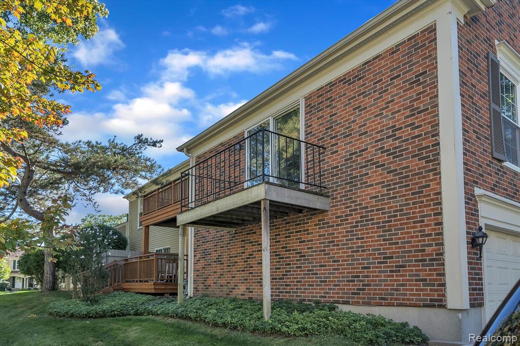 1373 Autumn Lane Rochester Hills, MI 48306 - Photo 26 of 33