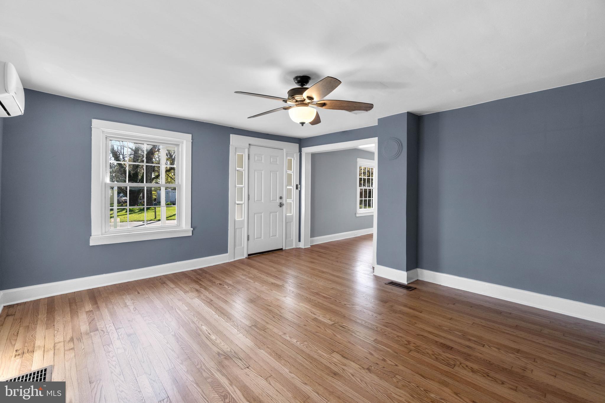 12520 Fingerboard Road Monrovia, MD 21770 - Photo 3 of 34 Living Room