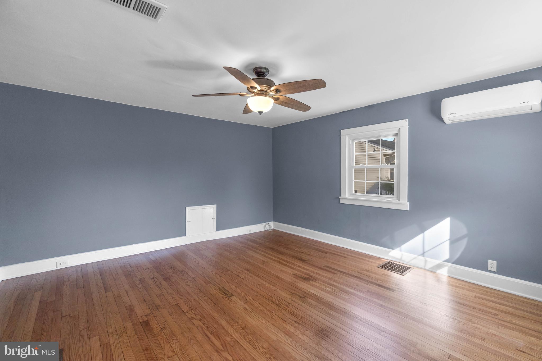 12520 Fingerboard Road Monrovia, MD 21770 - Photo 4 of 34 Living Room