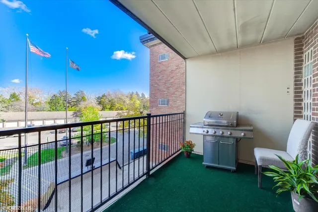 $275,000 | 1126 South New Wilke Road, Unit 307, Arlington Heights, IL 60005