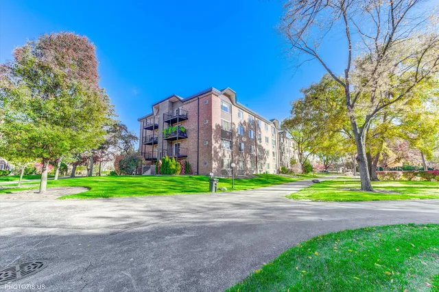 $275,000 | 1126 South New Wilke Road, Unit 307, Arlington Heights, IL 60005