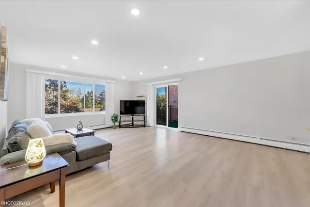 $275,000 | 1126 South New Wilke Road, Unit 307, Arlington Heights, IL 60005