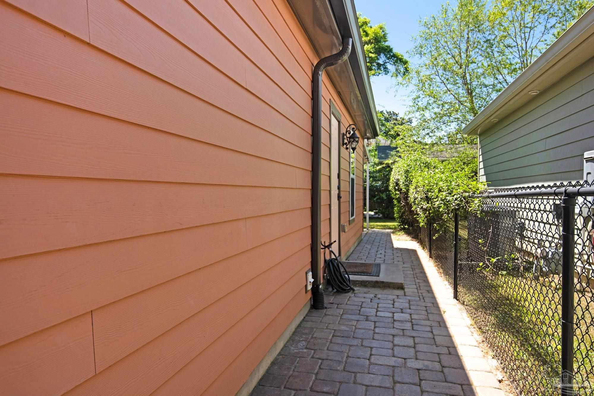 323 North Reus Street Pensacola, FL 32501 - Photo 6 of 32