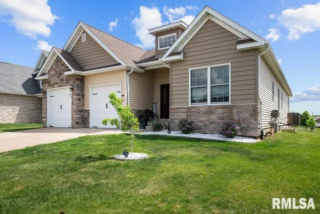 $499,900 | 67 Cobblestone Lane, Le Claire, IA 52753