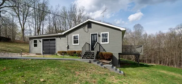 a view of a house with backyard