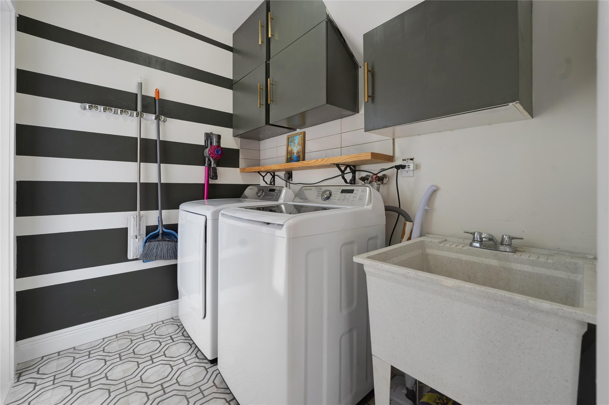 741 Mockingbird Lane Plantation, FL 33324 - Photo 37 of 59 a utility room with dryer and washer