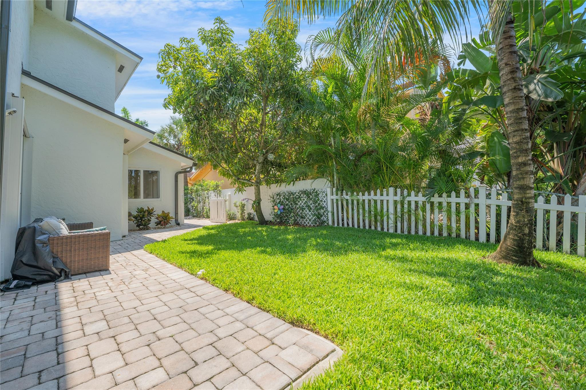 741 Mockingbird Lane Plantation, FL 33324 - Photo 51 of 59 a garden view with a seating space