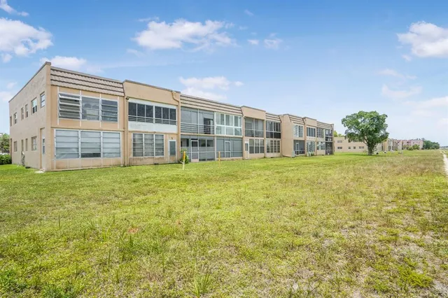 $65,000 | 9081 Sunrise Lakes Boulevard, Unit 214, Sunrise, FL 33322