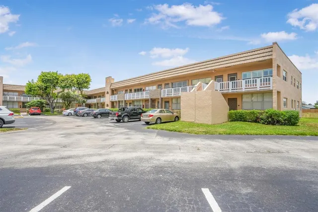 $65,000 | 9081 Sunrise Lakes Boulevard, Unit 214, Sunrise, FL 33322
