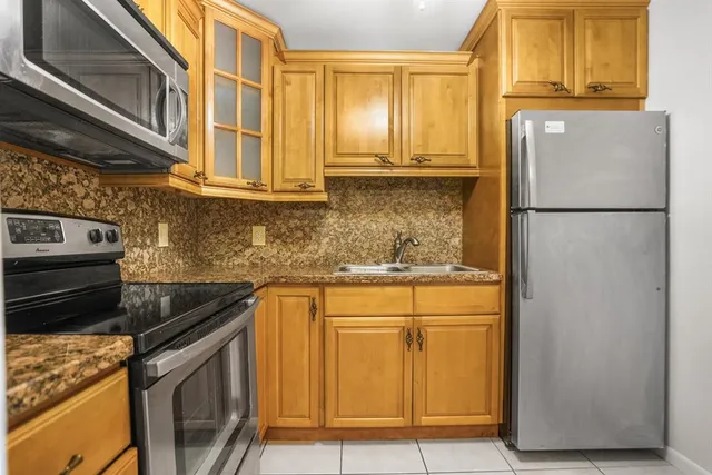 $65,000 | 9081 Sunrise Lakes Boulevard, Unit 214, Sunrise, FL 33322