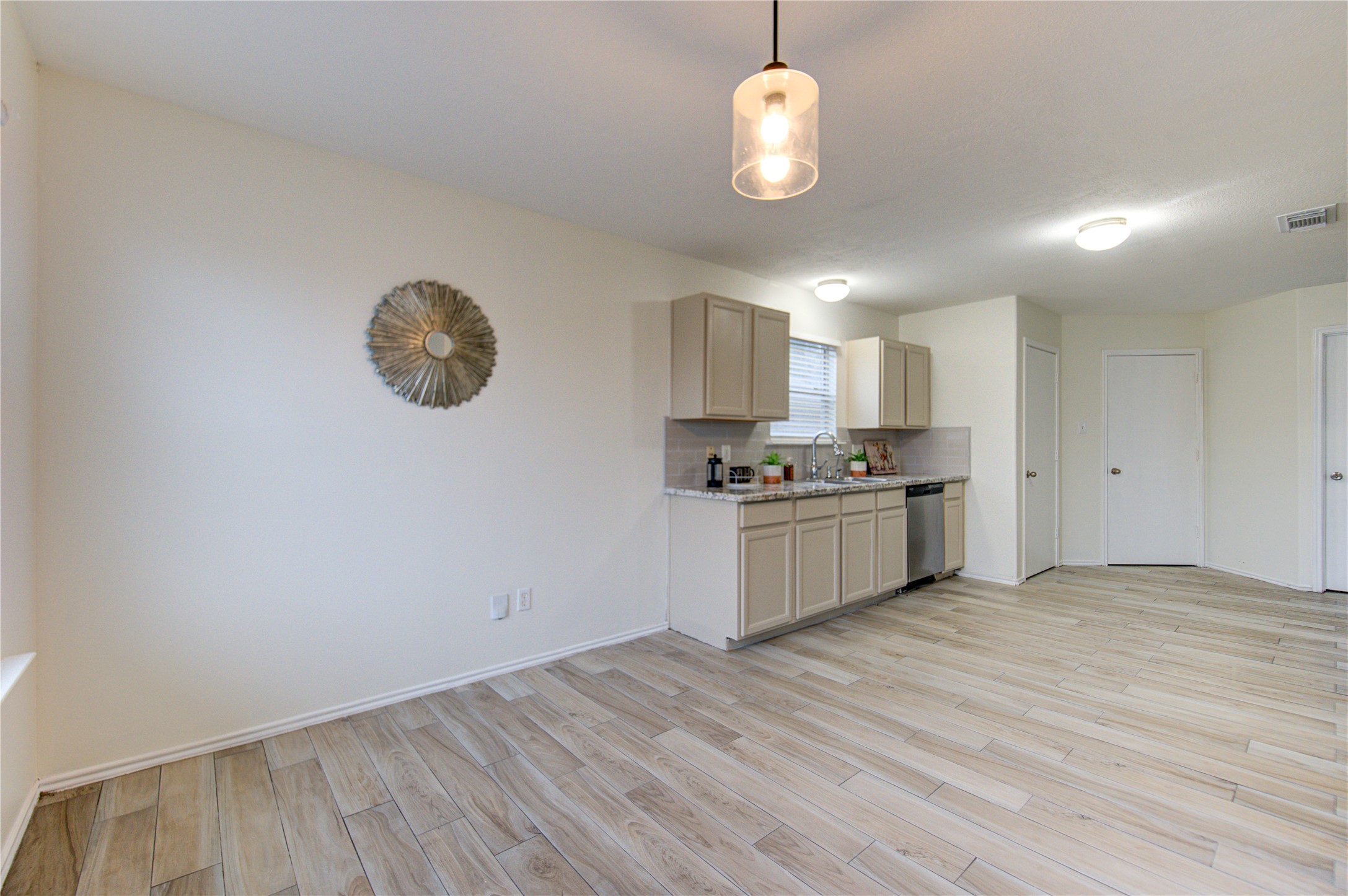 9926 Myrtle Field Lane Houston, TX 77044 - Photo 11 of 34 Eat in kitchen open to living room