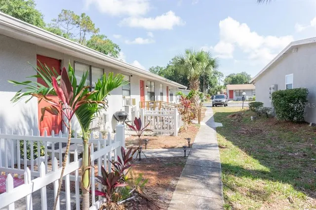 $1,150 | 1400 Strawberry Place, Unit 6, Plant City, FL 33563